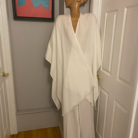 White Sweater Shaw - Picture 1 of 4